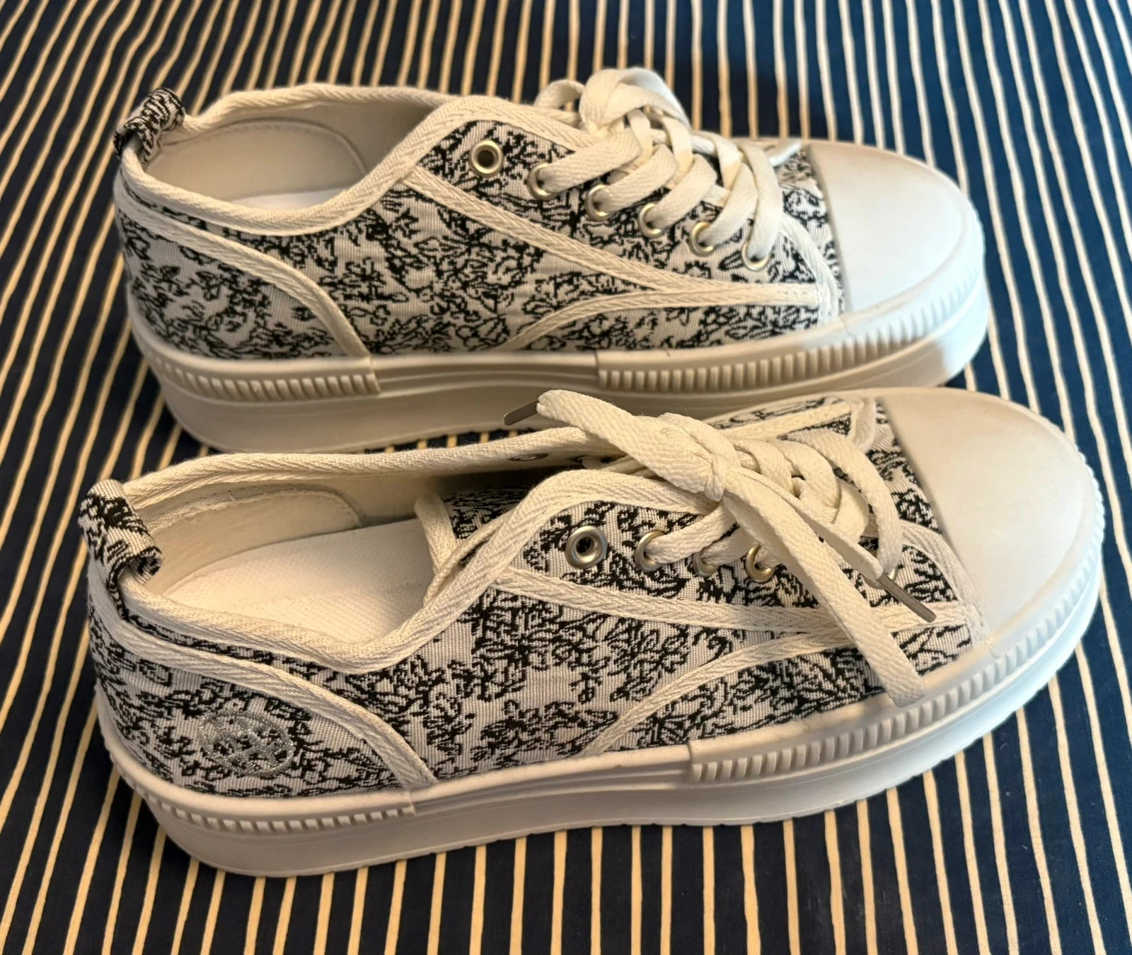 Baskets plateformes blanches fleuris